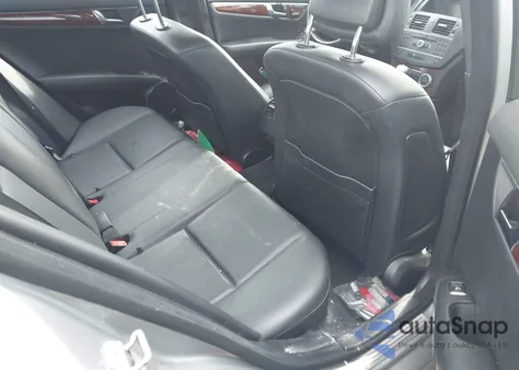 2011 Mercedes-Benz C 300 Luxury 4Matic/Sport 4Matic z USA, uszkodzony, nr VIN WDDGF8BB4BR162809